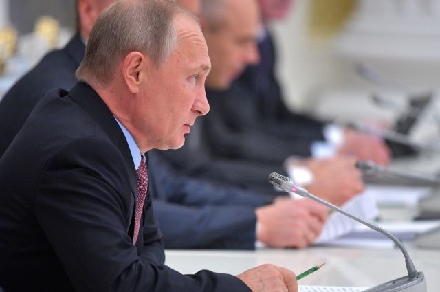 Путин подписал указ о снижении зарплаты президента РФ в 2018 году