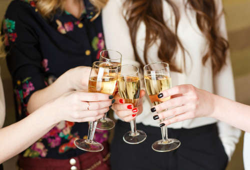 Мнение: "Массовая драка на корпоративе - тревожный сигнал о кризисе в области страхования"