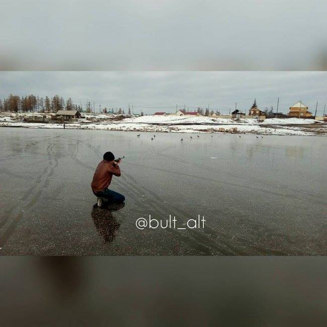 Якутские охотники устроили утиную охоту в селе