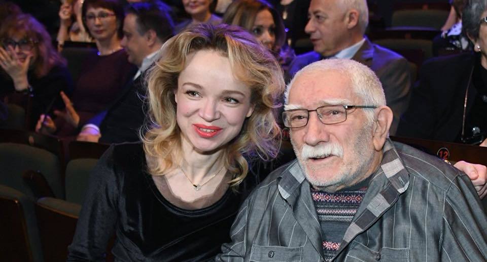 "Даже на православной тематике она пыталась «сделать деньги», - наш земляк о молодой жене Армена Джигарханяна