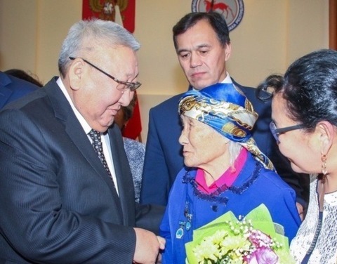 По инициативе Егора Борисова в Якутии появилась новая награда – Знак «Мать-героиня»