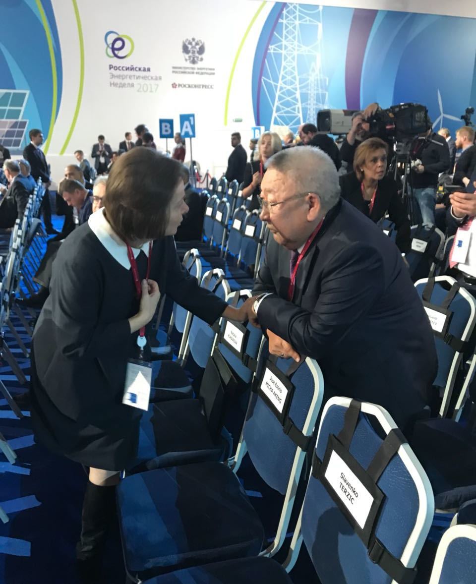 Глава Якутии принимает участие в работе форума «Российская энергетическая неделя»