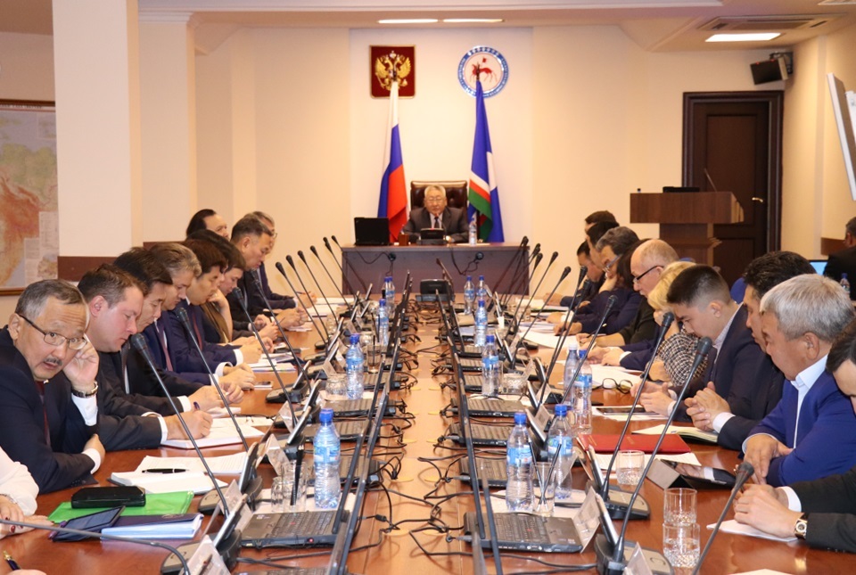 Глава Якутии: «С нарушителями Кодекса этики и служебного поведения госслужащих будем разбираться жёстко»