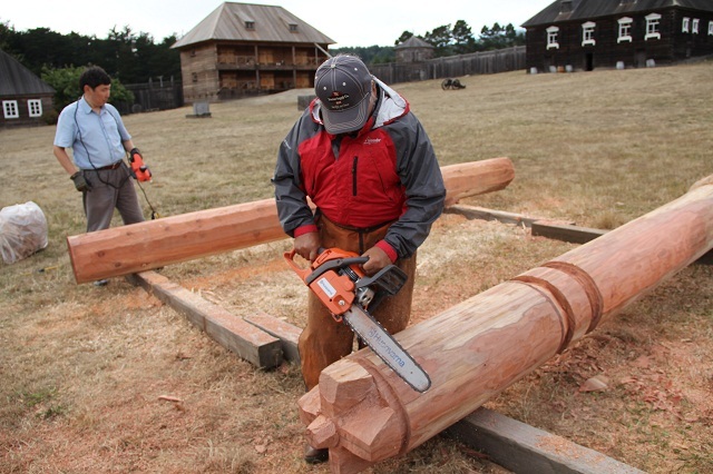 Работа над сэргэ в Калифорнии