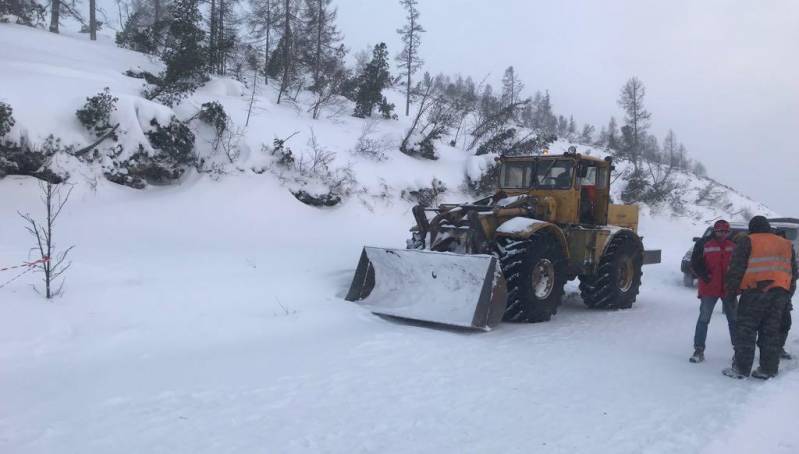В Якутии мужчина решил проехаться в ковше погрузчика и погиб