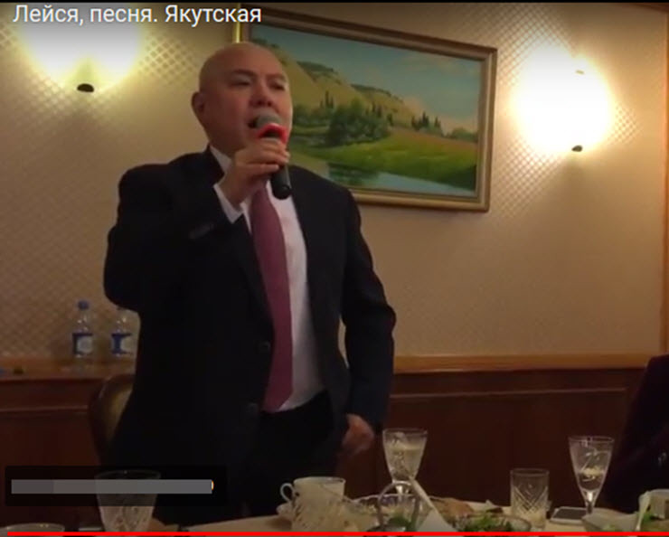 Якутский министр Анатолий Бравин впечатлил журналистку своим пением (+видео)