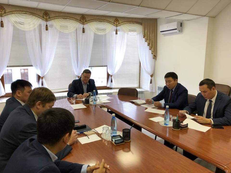 "Почему отпинываете инвесторов?", - депутат Ил Тумэна раскритиковал работу министерства инвестразвития Якутии