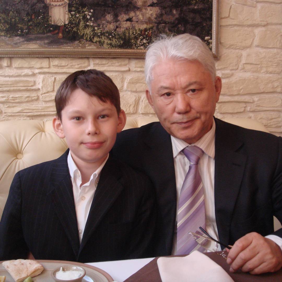 Внук первого президента Якутии посвятил дедушке свою победу на олимпиаде школьников