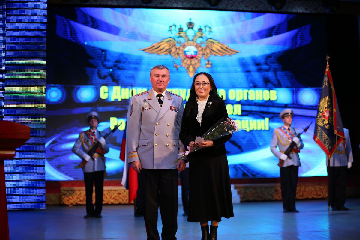 Министр внутренних дел России наградил супругу мэра Якутска и поблагодарил АЭБ за содействие