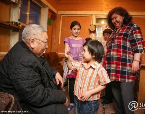 В Якутии матери с 10 и более детьми впервые удостоены Знака «Мать-героиня»