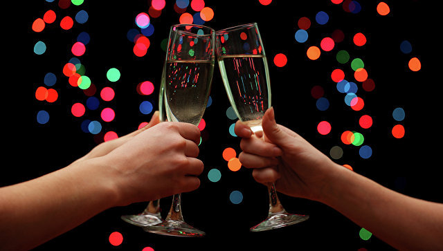 Российские производители не будут повышать цены на шампанское к Новому году