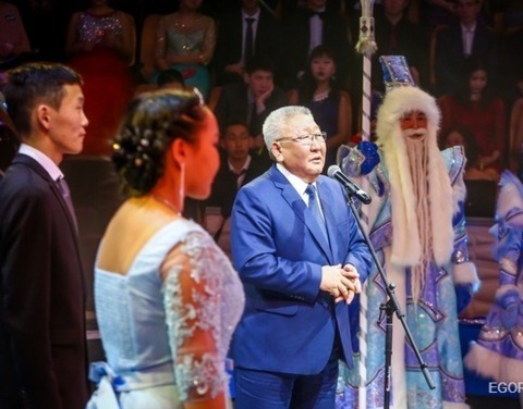 Егор Борисов поздравил лучших учащихся на традиционной Ёлке Главы