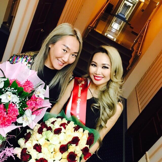 Стилист Вася Афанасьев не смог выехать в Китай для поддержки Вари Максимы из-за отсутствия финансов