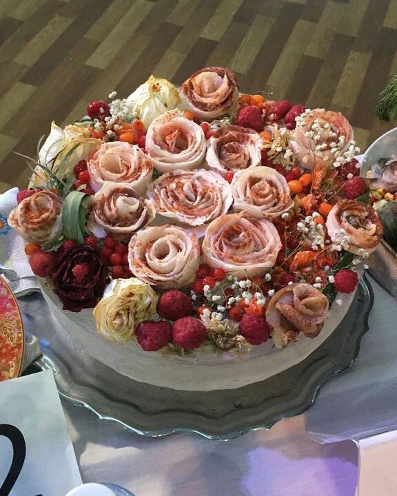 Фотофакт: Букеты из строганины