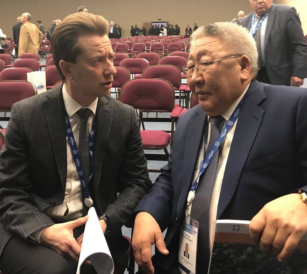 Депутат Госдумы поговорил с главой Якутии о белой собаке, "замученной живодерами" в Якутске