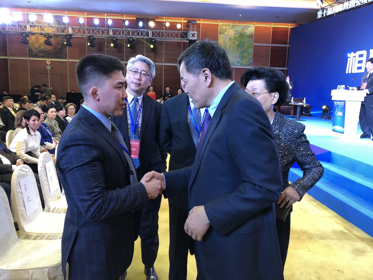 Насколько эффективны «покатушки» якутских чиновников и руководителей на различные форумы?