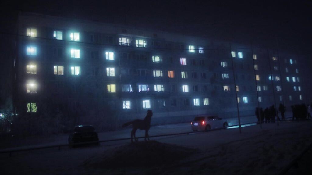 В Якутске студенты ЯГСХА составили слово «Россия» из светящихся окон