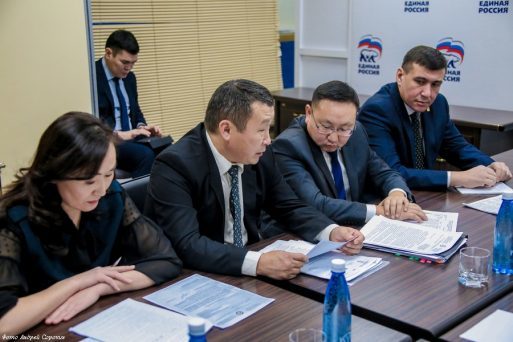 Егор Борисов призвал министров не заниматься отписками