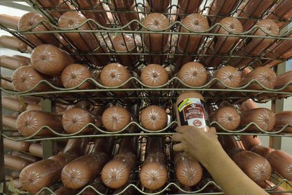 Половина «Докторских» колбас оказалась напичкана антибиотиками