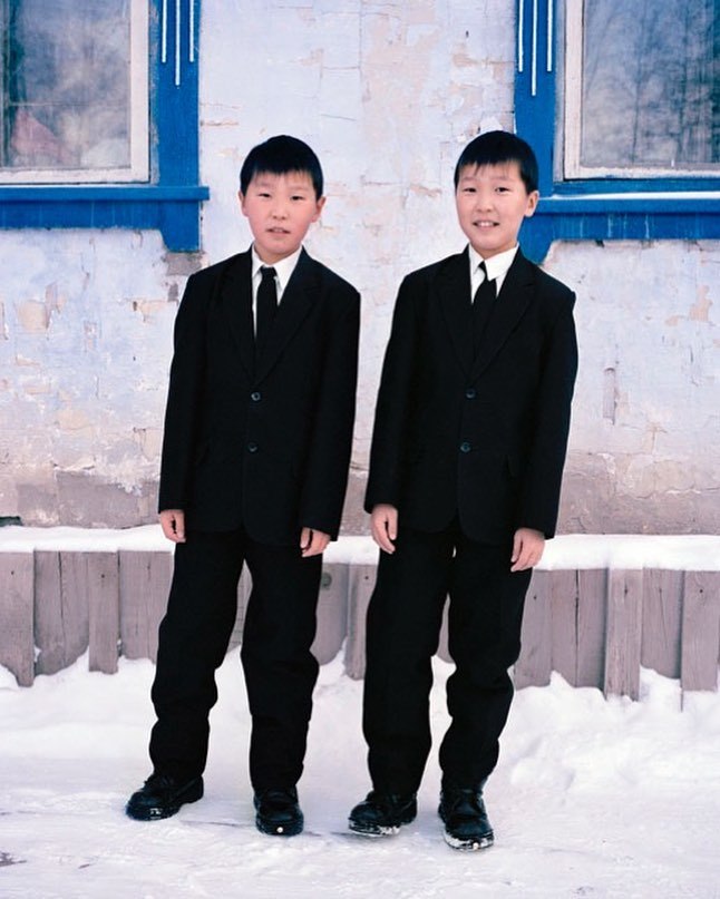 Фотография близнецов из якутского села попала в National Geographic
