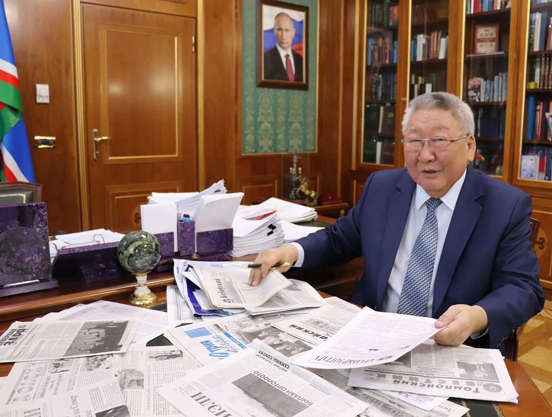 Егор Борисов пополнил коллекцию жителя Болгарии якутскими газетами