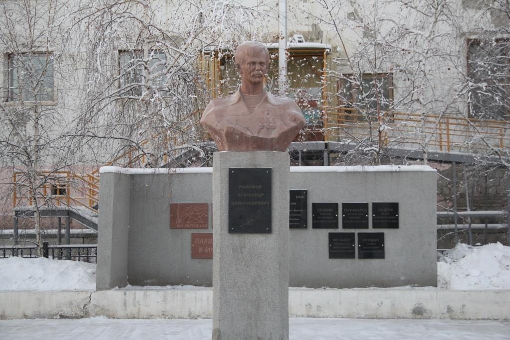 В Якутске сотрудники Росгвардии почтили память погибших товарищей
