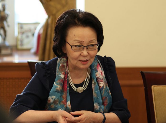 Сегодня Евгения Михайлова ожидает выхода распоряжения о своем увольнении с должности ректора СВФУ