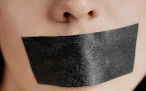 В Якутии осудили воспитательницу, заклеивавшую воспитанникам рты скотчем