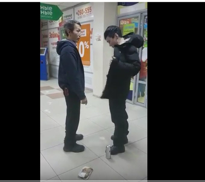 В Якутске покупатель избил охранника (видео)