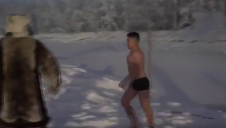 Министр инвестразвития Якутии Антон Сафронов искупался в Оймяконе при -63С (+видео)