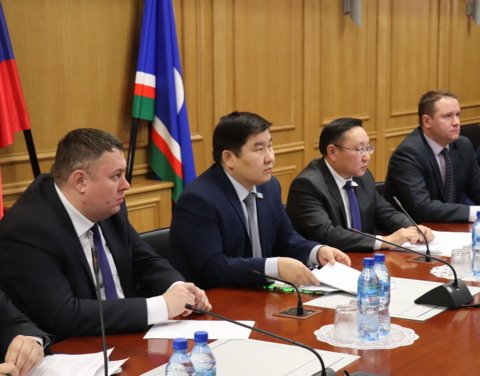 Поставлена задача пробить автозимники в Среднеколымском районе до конца января