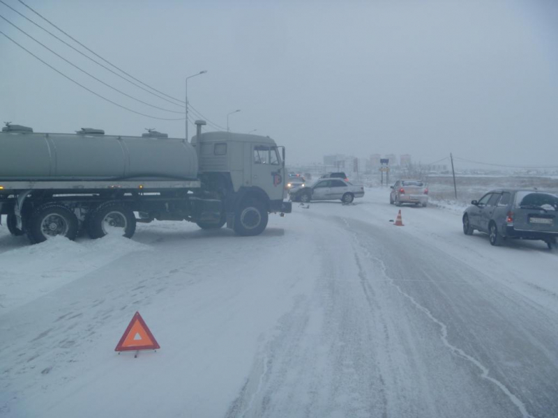 За минувшие сутки на дорогах республики зарегистрировано 3 ДТП, 5 человек пострадали