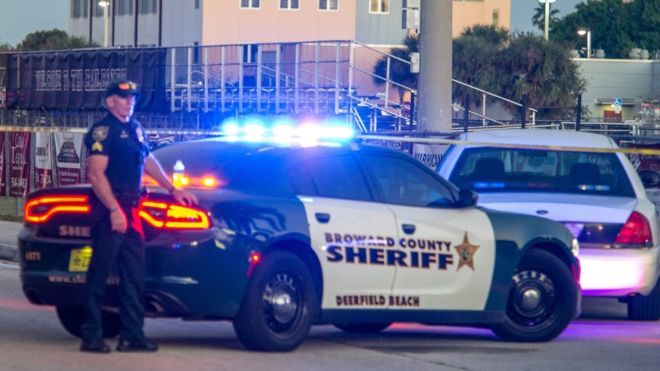 В результате стрельбы в школе во Флориде убиты 17 человек