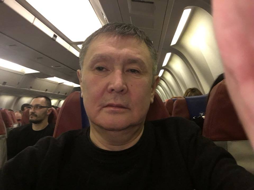Афанасий Максимов дал совет Егору Борисову, как нужно реагировать на хамство или промахи стюардесс
