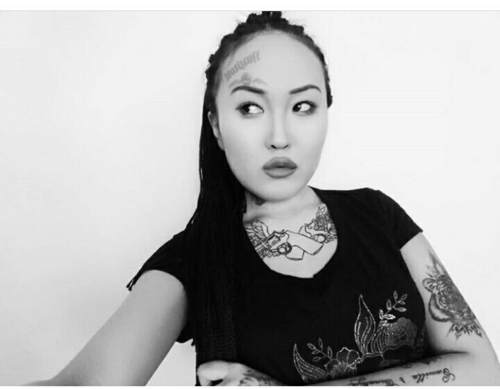 «Для меня это способ закрыть себя», - якутянка с татуировкой на лице