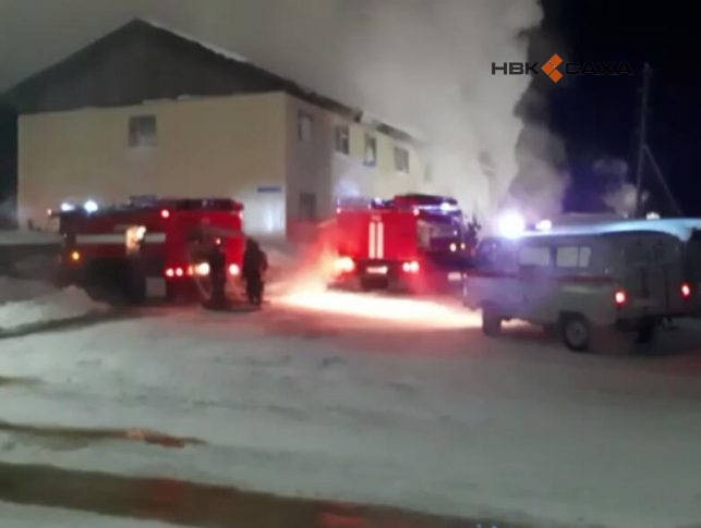 Двое человек погибли при пожаре в жилом доме в Якутии