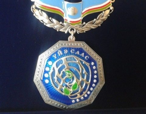 Долгожительница Якутии Евгения Дульчевская награждена Почётным знаком  «УЙЭ СААС»
