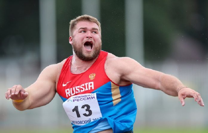 Егор Борисов поздравил легкоатлета Максима Афонина с победой на чемпионате России