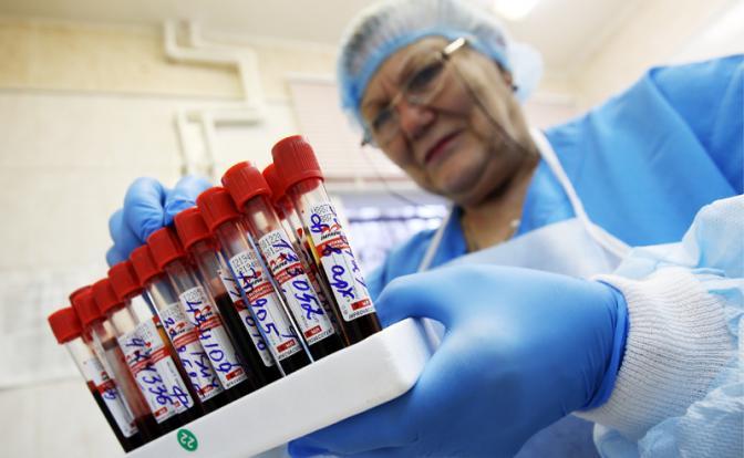 Минздрав решил сэкономить на крови и моче