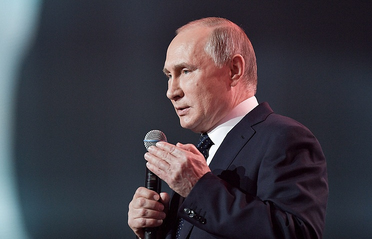 Путин прибыл в Кемерово почтить память погибших при пожаре в ТЦ "Зимняя вишня"
