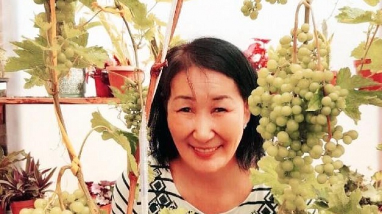 "Она заставит цвести даже столб!". Якутянка, выращивающая виноград, в проекте "Неуехавшие"