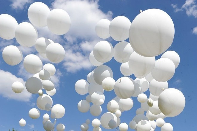 Жителям Якутска предлагают выпустить в небо белые шары в память о погибших в Кемерово