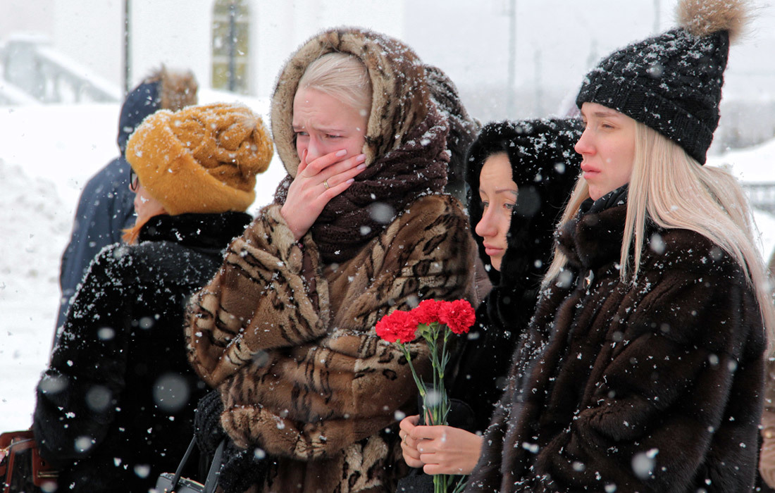 На Пушкинской площади началась стихийная акция памяти жертв пожара в Кемерове