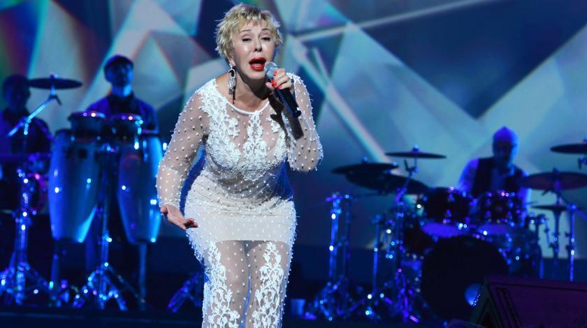 Певицу Любовь Успенскую сняли с рейса из-за собаки