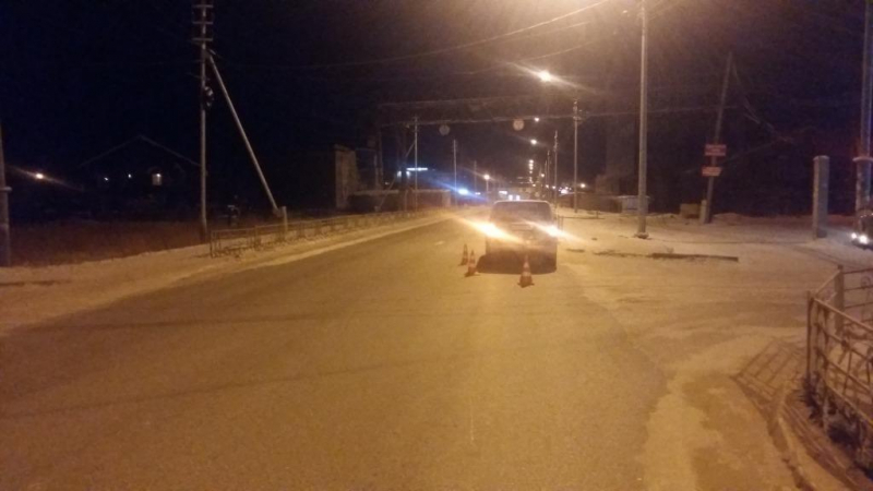 В Якутске автомобиль проехал по ноге девушки