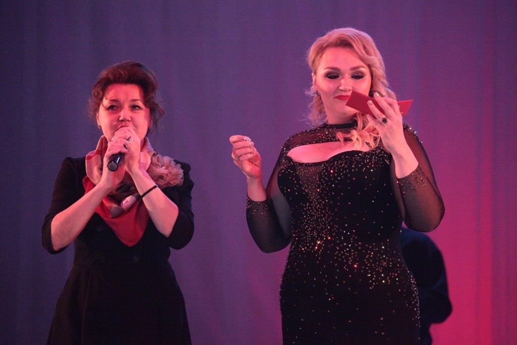 За что участнице Comedy Woman Надежде Ангарской дали звание отличника культуры Якутии?