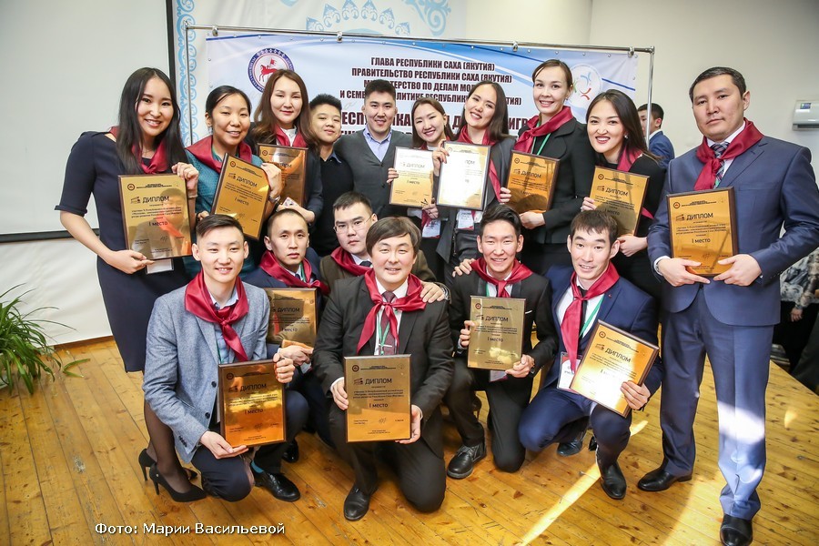 Победителем игры «МИНИСТР» стала команда «бордовых», предложившая метод электронной идентификации скота