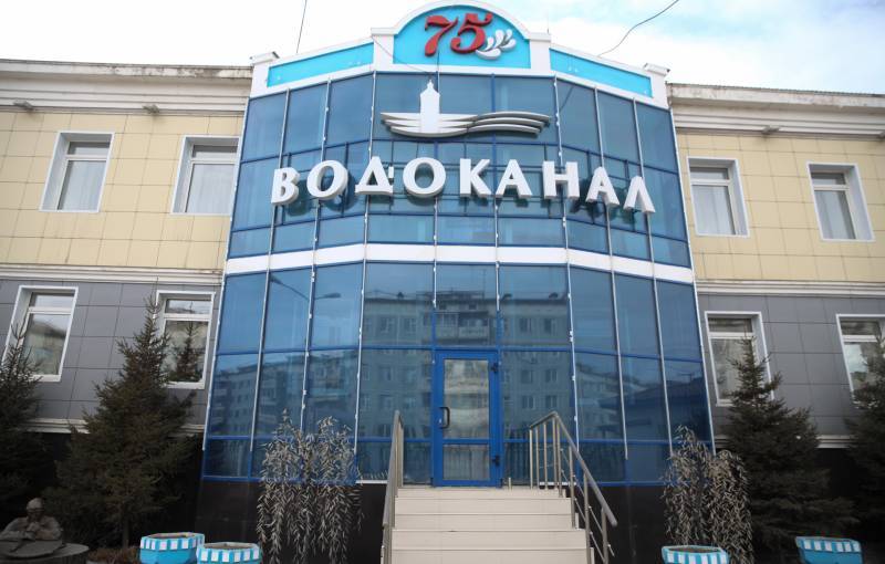 В Якутске водитель Лексуса выстрелил по спецтранспорту аварийно-восстановительной бригады "Водоканала"