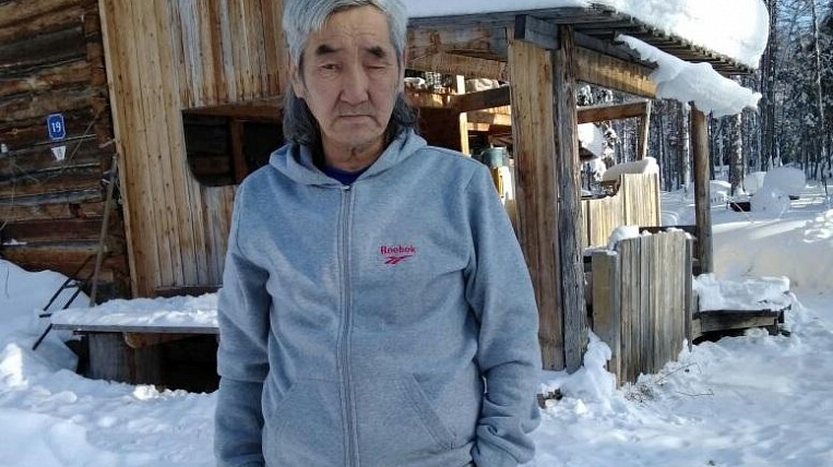В небольшом селе в Якутии пенсионер строит своими руками центр духовности