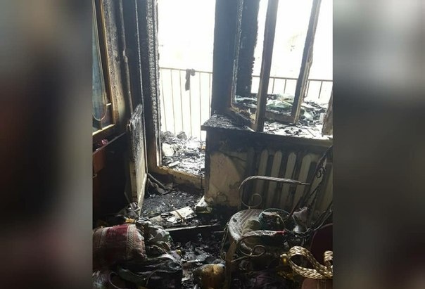 Фотофакт: В Якутске из-за неосторожного курения сгорел балкон